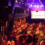 Mehr als eine warme Mahlzeit, Charity-Veranstaltung in der Fischauktionshalle Hamburg fr Bedrftige und Obdachlose HamburgerInnen, 12.12.2023