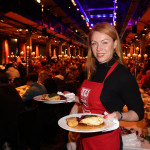 Mehr als eine warme Mahlzeit, Charity-Veranstaltung in der Fischauktionshalle Hamburg fr Bedrftige und Obdachlose HamburgerInnen, 12.12.2023